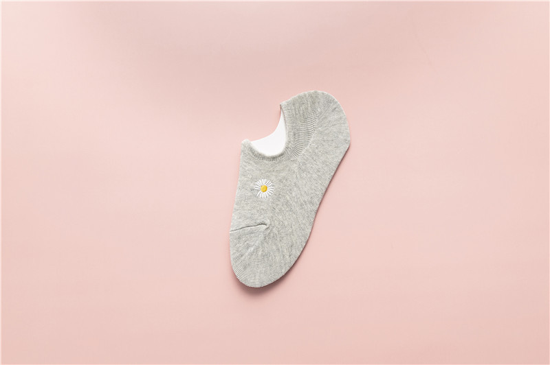 Short Socks Female Shallow Mouth Spring Daisies Embroidered Female Invisible Socks Silicone Anti-slip Socks